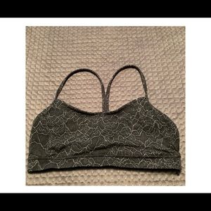 Lululemon black power Y sports bra